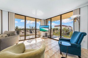 Appart'hôtel, 1 grand lit et 1 canapé-lit (Our House at the Beach - 201W) | Coin séjour