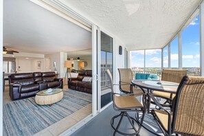 Apartment, Mehrere Betten (Crystal Sands - 701) | Speisen im Freien