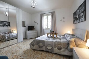 2 bedrooms, iron/ironing board, travel crib, WiFi - Delightful house in Settebagni (Settebagni)