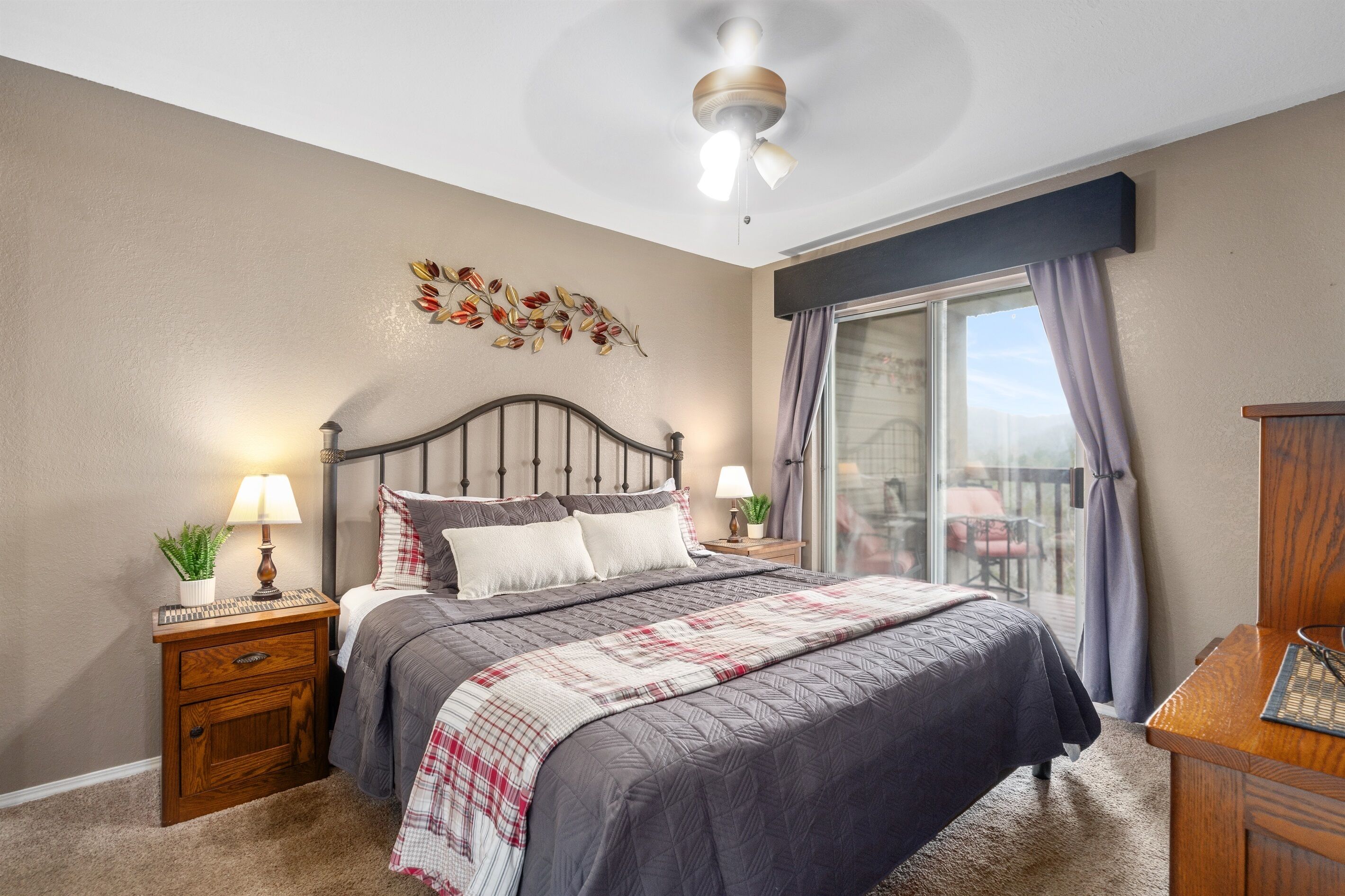 2 habitaciones, tabla de planchar con plancha y cuna de viaje 