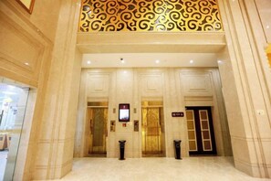 A hotel lobby with a grand entrance, double doors, and a patterned ceiling. - Huidu Hotel (Longmen)