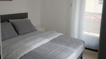 3 bedrooms, iron/ironing board, WiFi, bed sheets