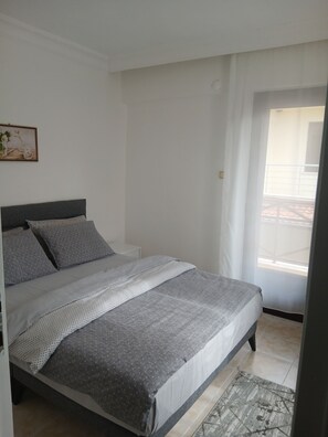 3 habitaciones, tabla de planchar con plancha, wifi y ropa de cama 