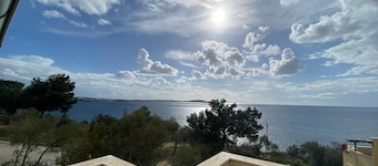 Villa on site with pool by the sea