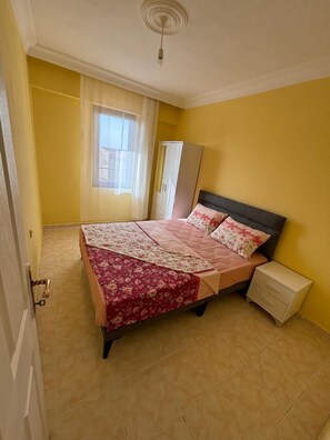 3 chambres, fer et planche à repasser, Wi-Fi, draps fournis