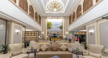 Vienna Hotel (Qingyuan City Plaza Lianjiang Road)