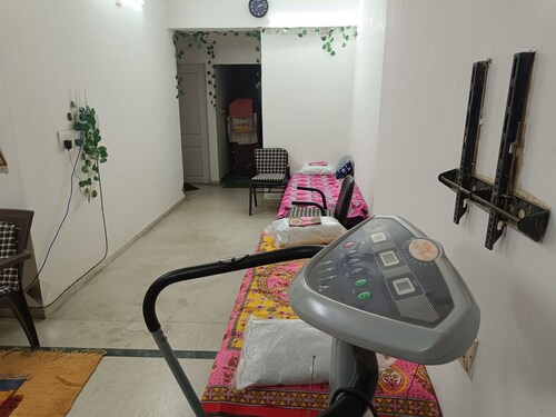 Chintamani -bed Sharing apartment with fitness Area, WiFi in superb Ahmedabad