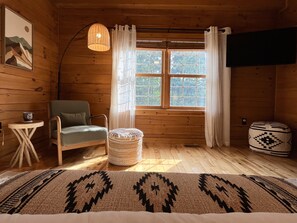 3 bedrooms, WiFi, bed sheets - Woodland Owl Retreat-Newly Renovated Cabin +Trails (Laurelville)