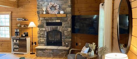 Fernseher, Kamin, Arbeitsbereiche