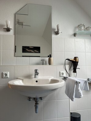 Hair dryer, towels, soap, shampoo - Apartment 1 on the historic railroad line - between Leutkirch and Isny im Allgäu (Leutkirch im Allgäu)