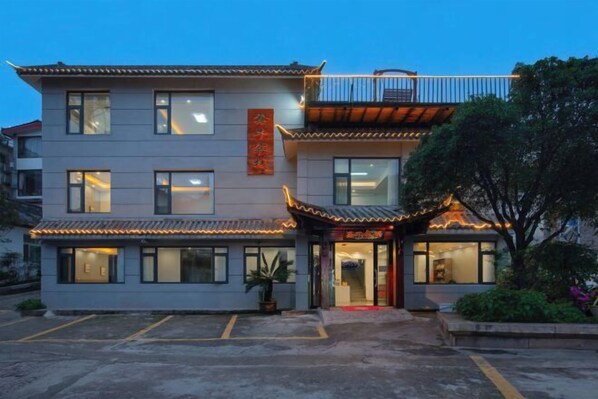 المنشأة من الخارج