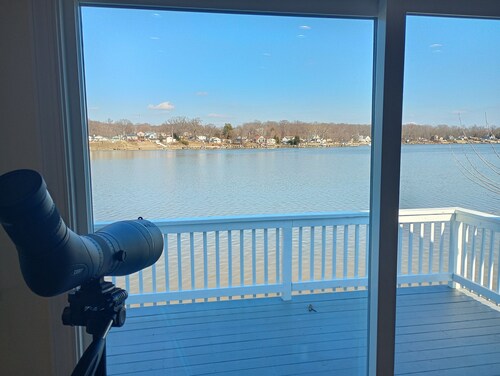 Serene 3-bedroom waterfront newly renovated house, AC, Fast WiFi, Patio