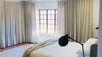 3 chambres, fer et planche à repasser, Wi-Fi, draps fournis