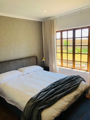 3 chambres, fer et planche à repasser, Wi-Fi, draps fournis