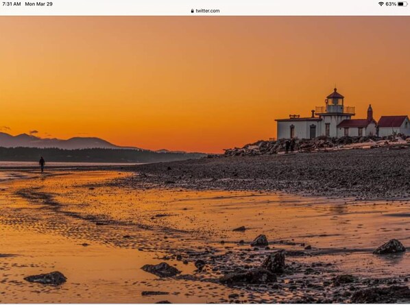 Beach - Charming 2-bedroom cottage with AC, High Speed WiFi in gorgeous Hansville. (Hansville)