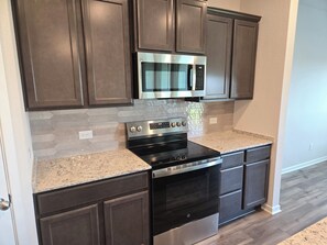 Private kitchen - Luxury new corporate rental 3 bedroom home. Near hospitals and military. (Temple)