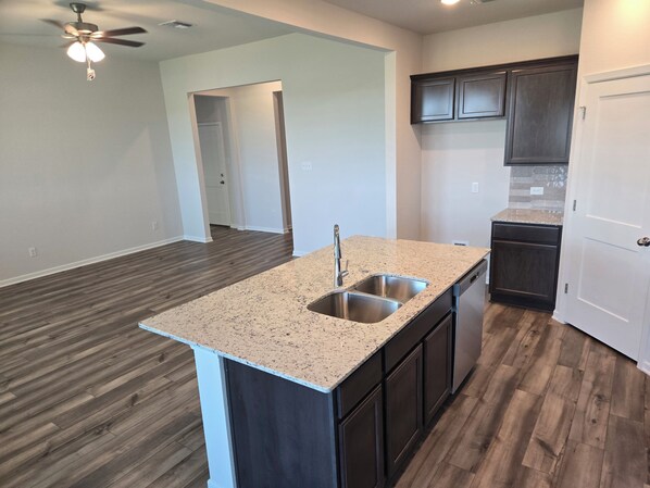 Interior - Luxury new corporate rental 3 bedroom home. Near hospitals and military. (Temple)