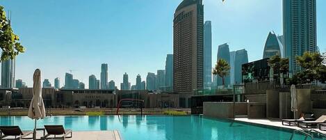 حمام سباحة
