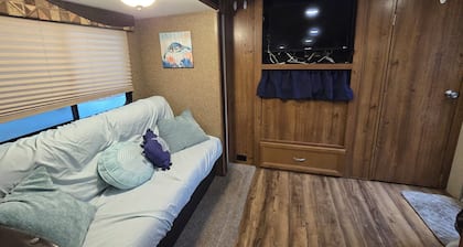 Cozy campground with AC and WiFi in charming Salt Springs Resort