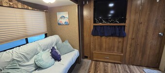 Cozy campground with AC and WiFi in charming Salt Springs Resort