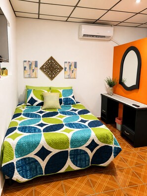 1 slaapkamer, een bureau, gratis wifi, beddengoed