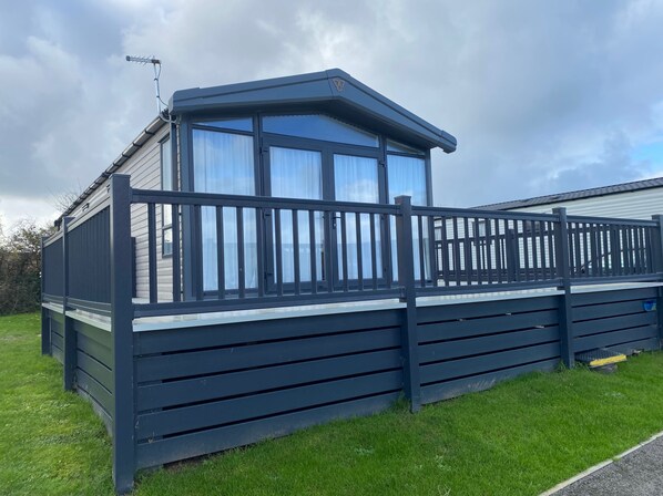 Cabin | Property grounds - Welcome to Tinks and David Static Caravan (Bude)