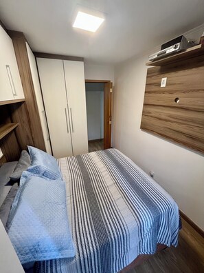 2 chambres, fer et planche à repasser, Wi-Fi gratuit, draps fournis