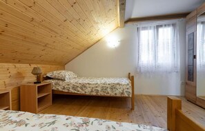 2 bedrooms, iron/ironing board, free WiFi, bed sheets