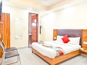 Deluxe Double Room, City View | Desk, laptop workspace, iron/ironing board, free WiFi - JDH Sunlight (New Delhi)