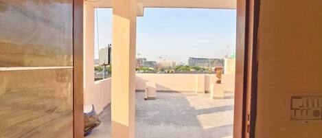 Deluxe-dobbeltværelse - byudsigt | Terrasse/gårdhave