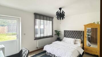 House | 1 bedroom, iron/ironing board, free WiFi, bed sheets