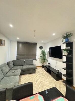 House | Living area - 1br-sleeps2-parking-nearlondon-central (Erith)