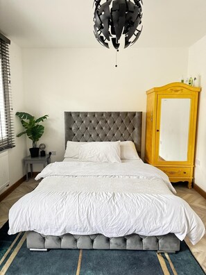 House | 1 bedroom, iron/ironing board, free WiFi, bed sheets - 1br-sleeps2-parking-nearlondon-central (Erith)