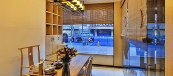 Future Yiju Shanghui Hotel (Zhengzhou Manhadun Yanzhuang Metro Station)