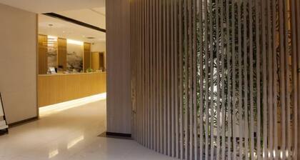 Future Yiju Shanghui Hotel (Zhengzhou Manhadun Yanzhuang Metro Station)