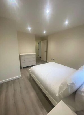 2 chambres, fer et planche à repasser, lit parapluie, Wi-Fi gratuit