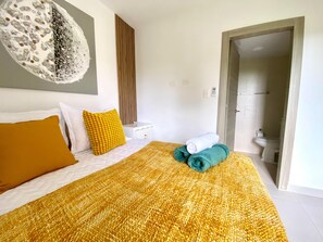 4 habitaciones, tabla de planchar con plancha, wifi y ropa de cama 