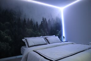 5 bedrooms, iron/ironing board, WiFi, bed sheets