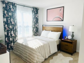 5 bedrooms, iron/ironing board, WiFi, bed sheets