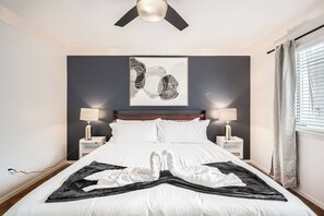 1 bedroom, iron/ironing board, free WiFi, bed sheets - Comfy King Suite Getaway | Sleeps 4 | Pool, Prkg (Austin)