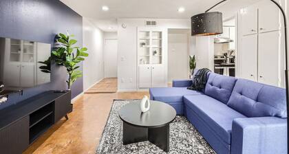 Comfy King Suite Getaway | Sleeps 4 | Pool, Prkg