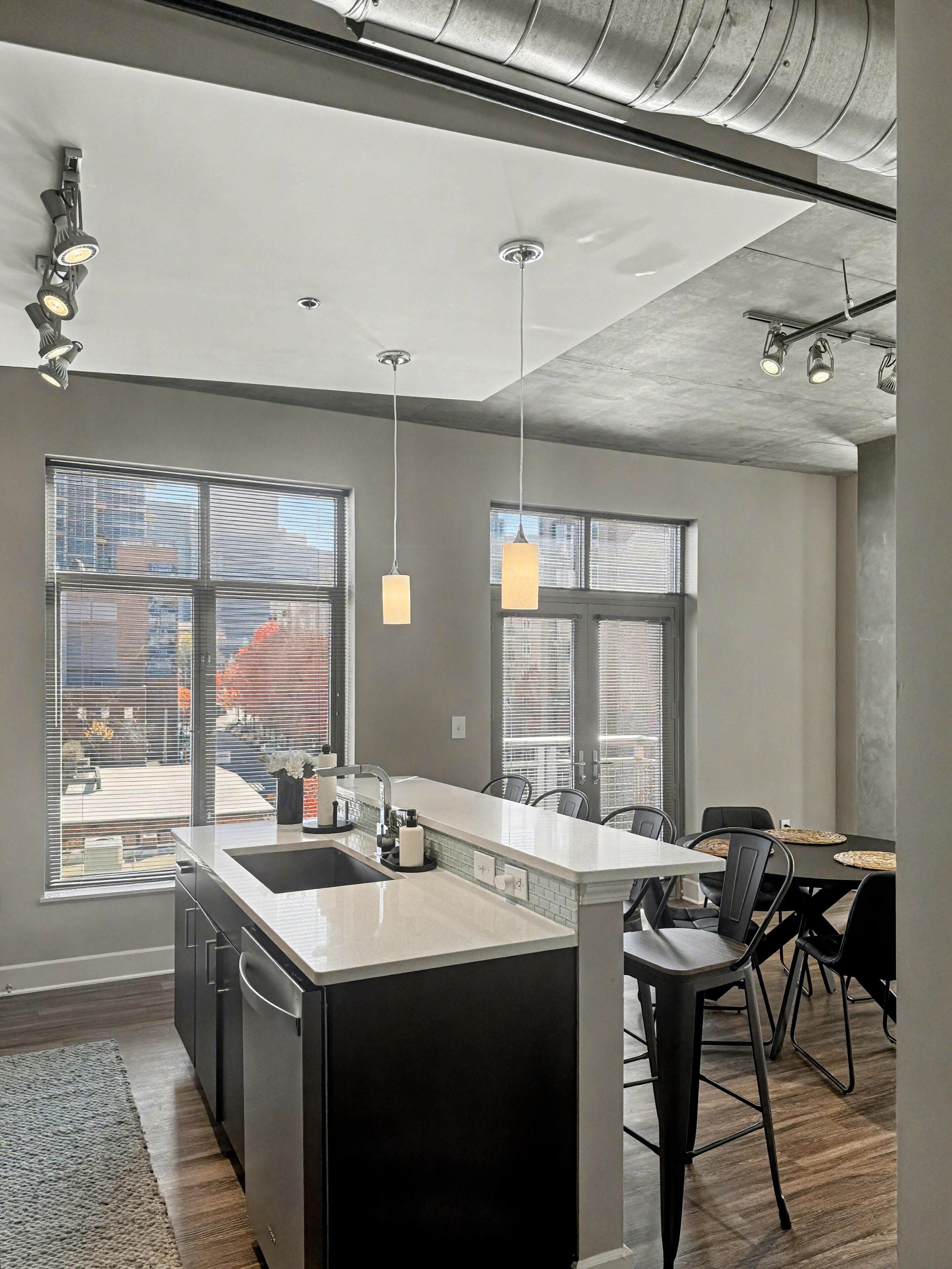 المنشأة من الداخل