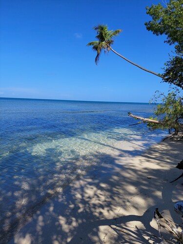 Charming villa in enchanting Cabo Rojo with AC, WiFi. Near a beautiful beach