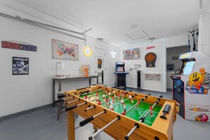 Game room - Heated Pool, Arcade! Close to Beach and  IMG (Bradenton)