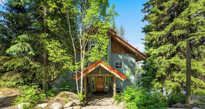 Hawks Nest Lodge at LAKESIDE - Private dock access, warm side of Payette Lake