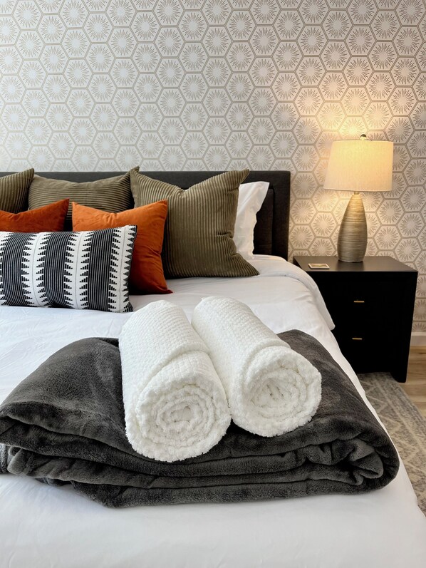 4 bedrooms, iron/ironing board, WiFi, bed sheets