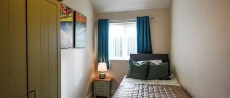 2 室のベッドルーム、WiFi (無料)、ベッドシーツ