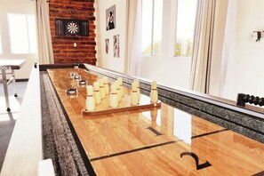 Games room - Fireplace, Soaking Tub & Peaceful Surroundings (Mariposa)