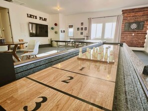 Games room - Fireplace, Soaking Tub & Peaceful Surroundings (Mariposa)