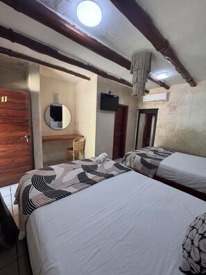 Family Room | Bathroom | Shower, hair dryer, towels, soap - MAYAN MITTOZ  (Isla Holbox)